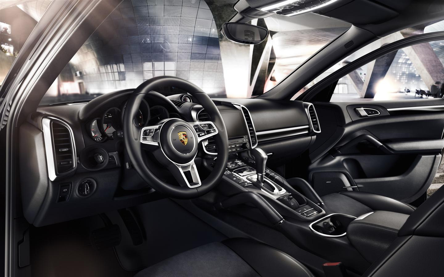 Comparison Porsche Cayenne S EHybrid 2018 vs Porsche Cayenne